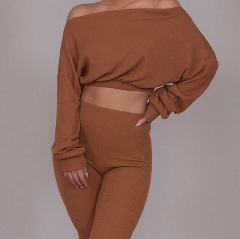 Last L SALE🆕️Ribbed Two Piece Set in Rust - Picture 3 of 4